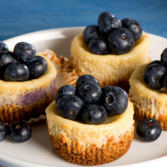 Gâteaux au fromage à la crème sure et aux bleuets